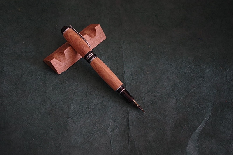 Stylo plume Churchill réalisé en olivier d'Italie